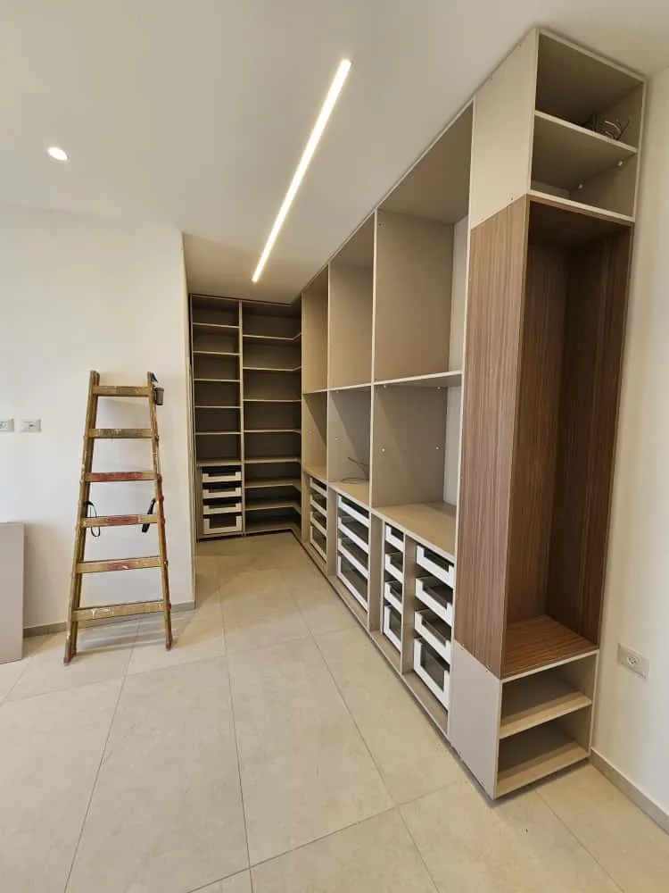 ארונות חדרי שינה — עבודת נגרות בהתאמה אישית מבית א׳ אדר (3)
