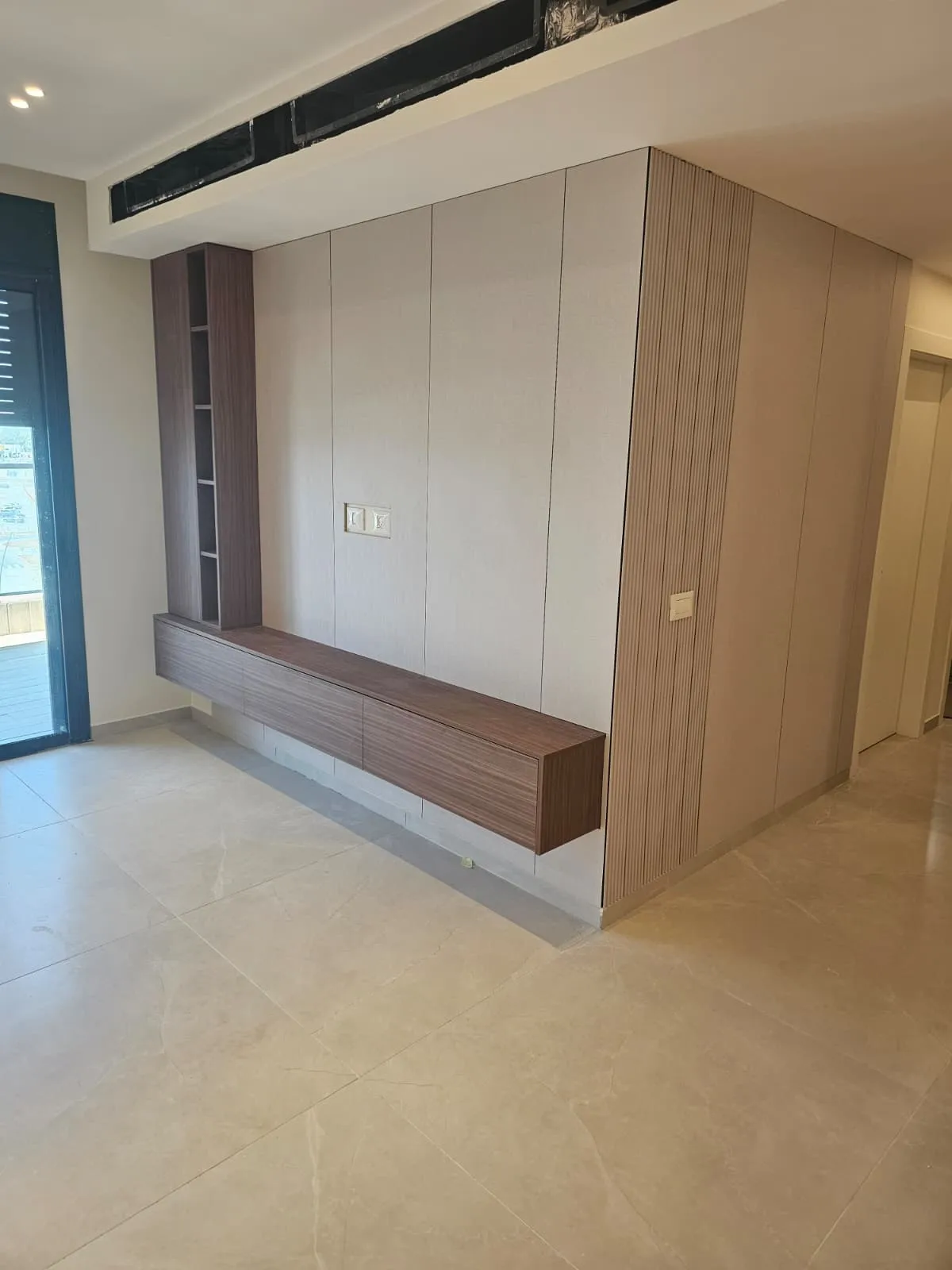 מזנונים לסלון — עבודת נגרות בהתאמה אישית מבית א׳ אדר (14)