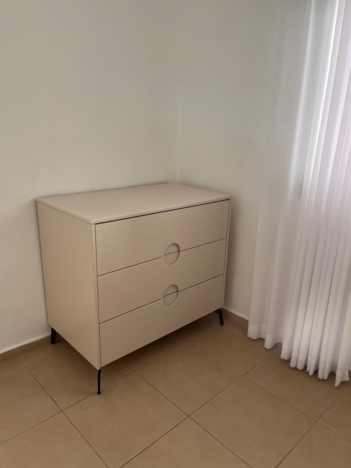 שידת החתלה מעוצבת בהתאמה אישית — א׳ אדר
